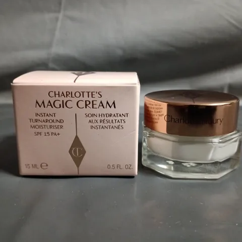 CHARLOTTE TILBURY - CHARLOTTE'S MAGIC CREAM INSTANT TURNAROUND MOISTURISER SPF15 PA+ – 15 ML