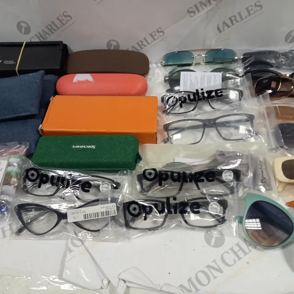 LOT OF ASSORTED GLASSES TO INCLUDE PULIZE, WHOOP AND BERSHKA
