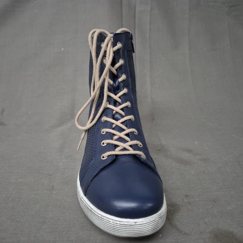 BOXED PAIR OF ADESSO LACE UP ANKLE BOOTS IN NAVY EU SIZE 41