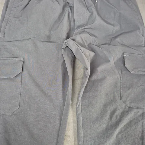 ARNE CARGO TROUSERS IN GREY SIZE LARGE