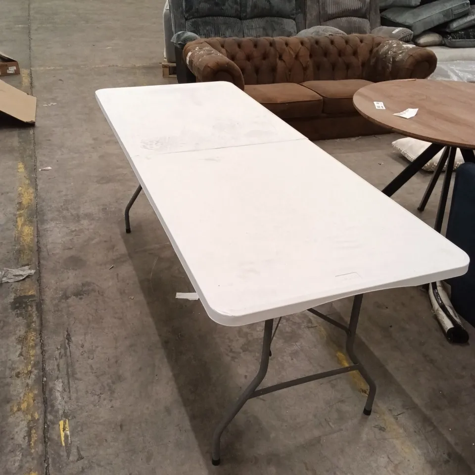 FOLDABLE TABLE 