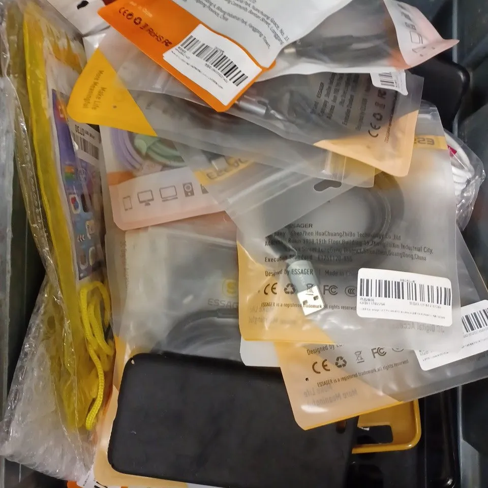 BOX OF APPROXIMATELY 30 ASSORTED SMARTPHONE AND ELECTRICAL ITEMS/ACCESSORIES TO INCLUDE DISNEY PHONE CASES, TRAVEL CHARGER, USB PLUGS ETC
