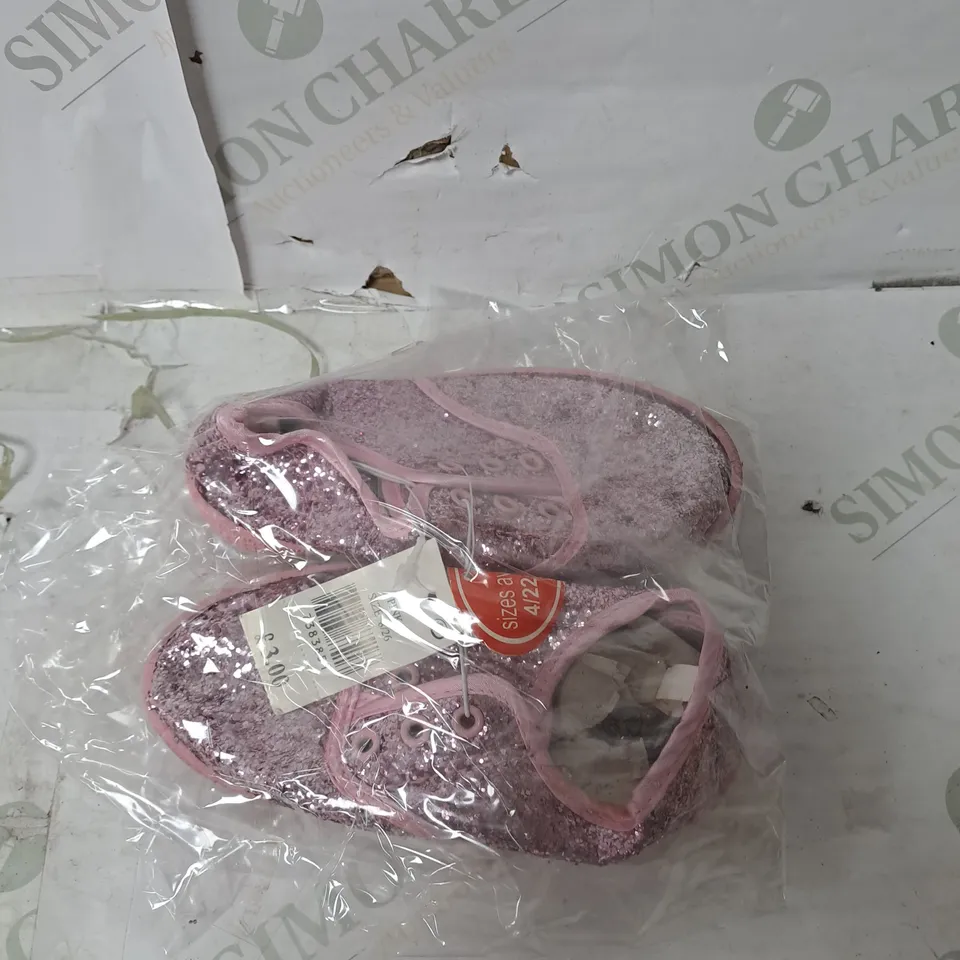 APPROXIMATELY 20 PAIRS  OF BAGGED PINK CHILDRENS BOOTS IN VARIOUS SIZES