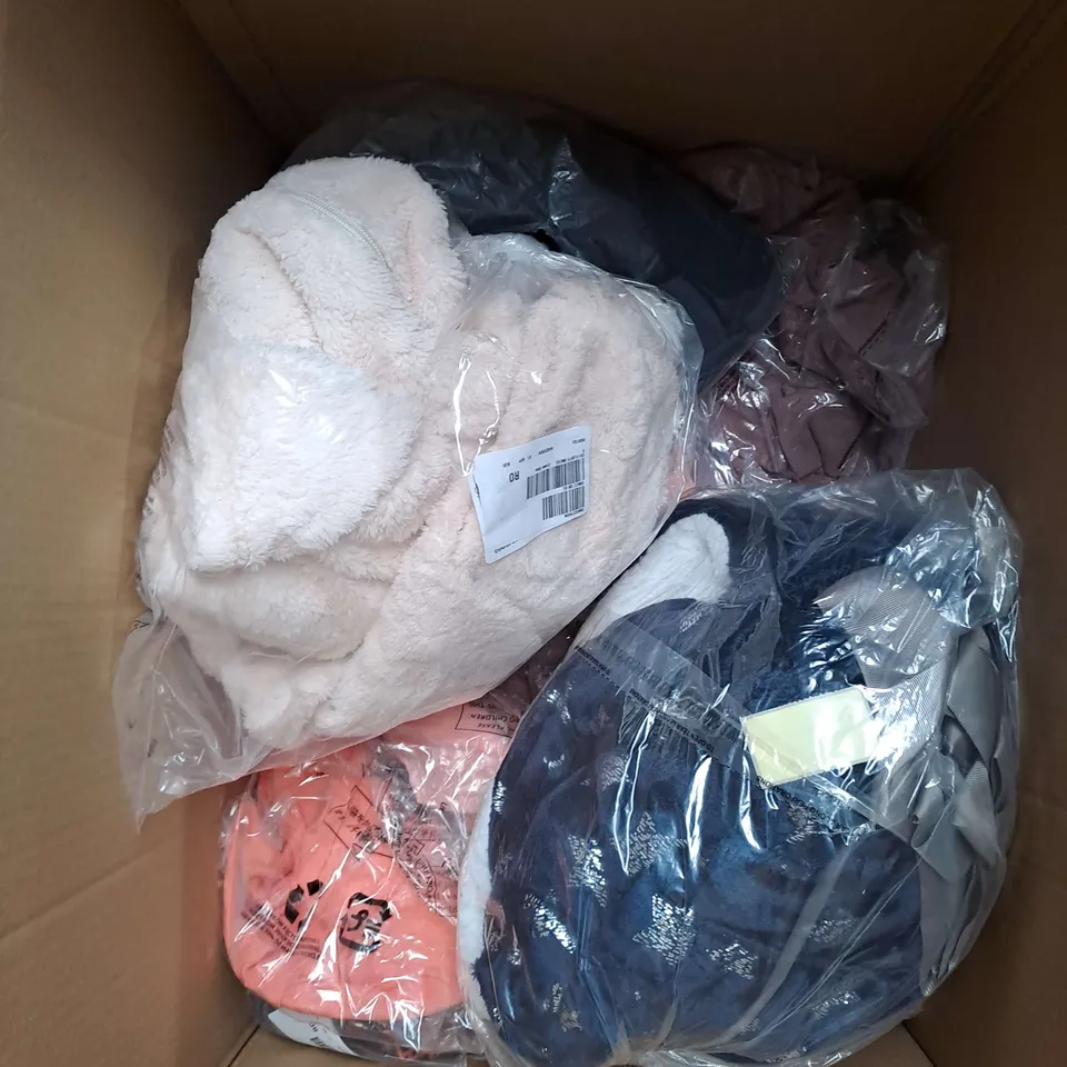 BOX OF APPROX 20 ASSORTED CLOTHING ITEMS TO INCLUDE - TOPS, BLAZER, CARDIGAN ETC
