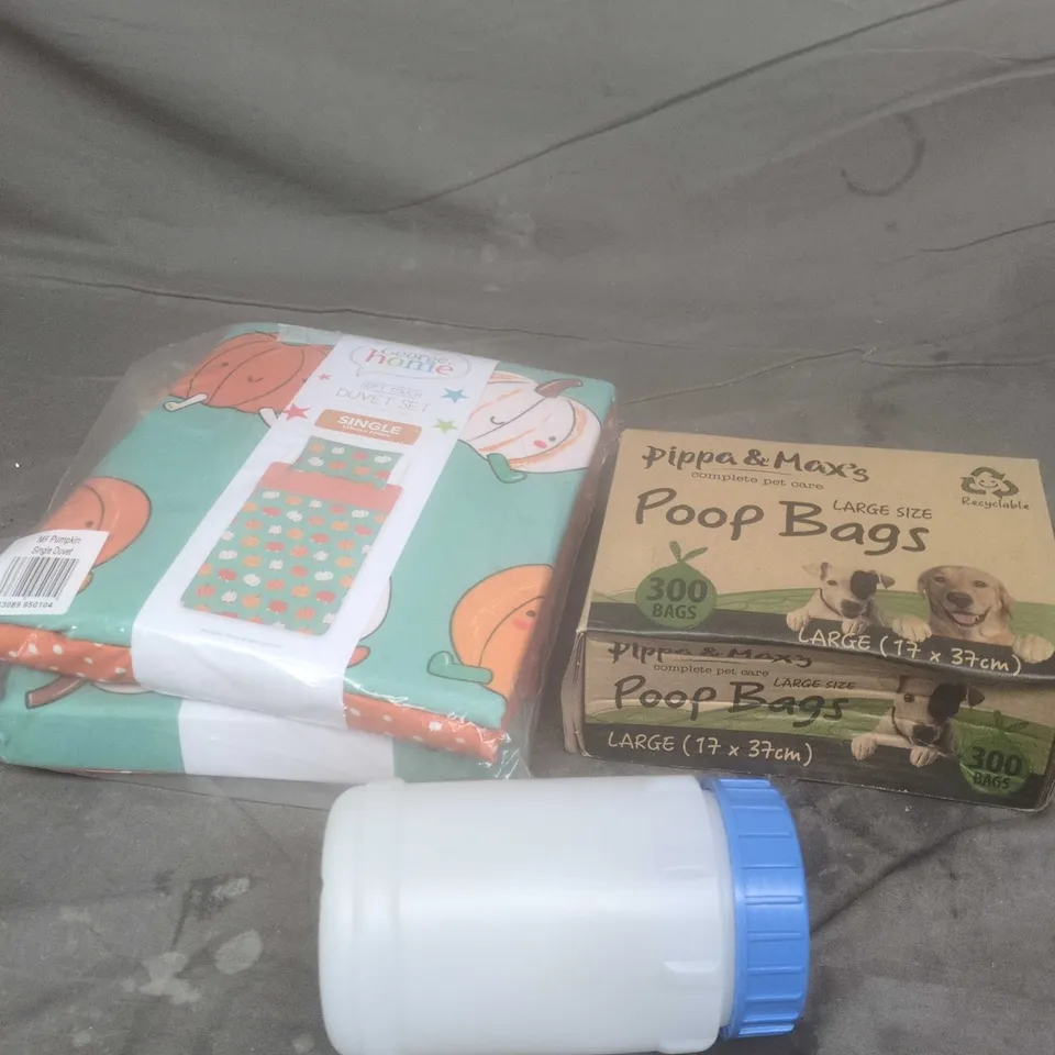 APPROXIMATELY 15 ASSORTED HOUSEHOLD PRODUCTS TO INCLUDE POOP BAGS, DUVET SET, PLASTIC CONTAINER ETC