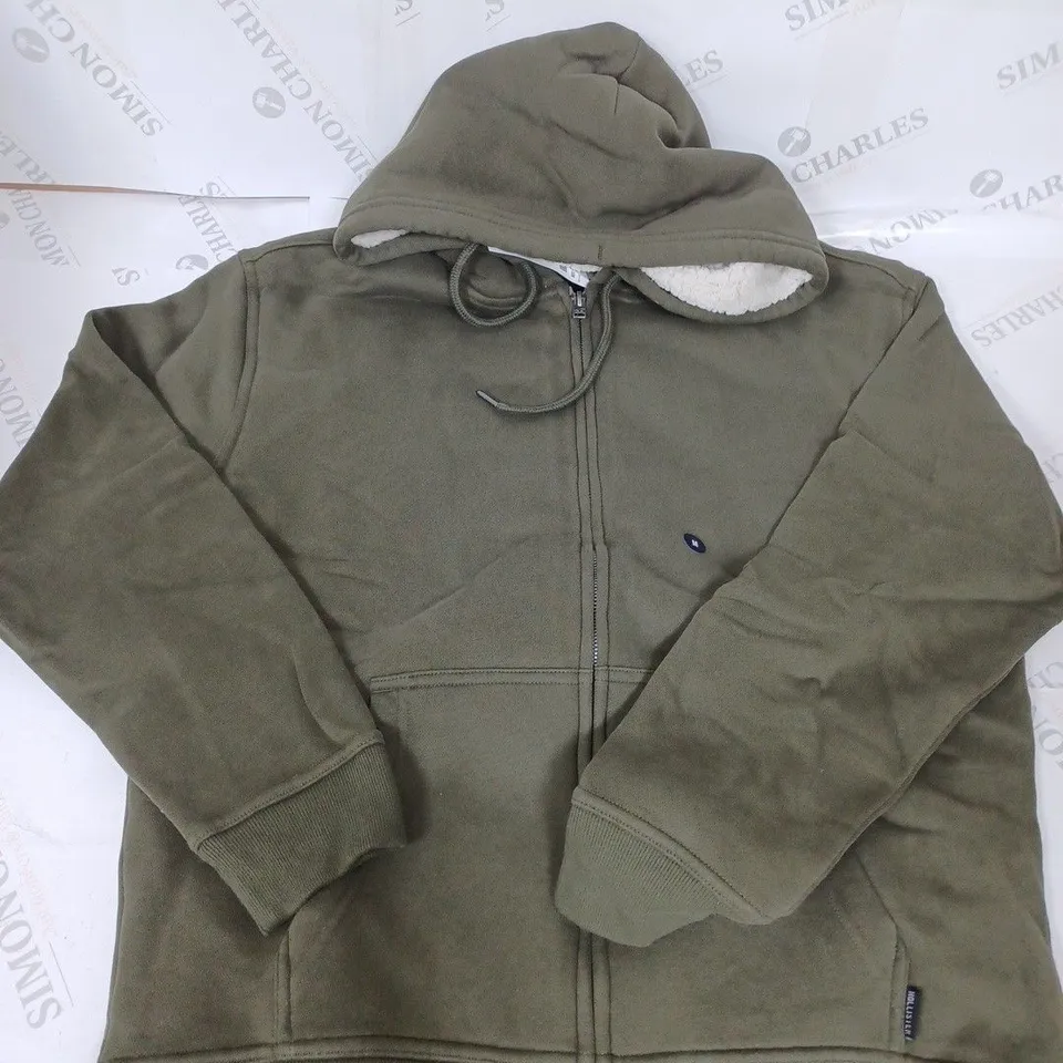 HOLLISTER RELAXED FIT JUMPER SIZE M 