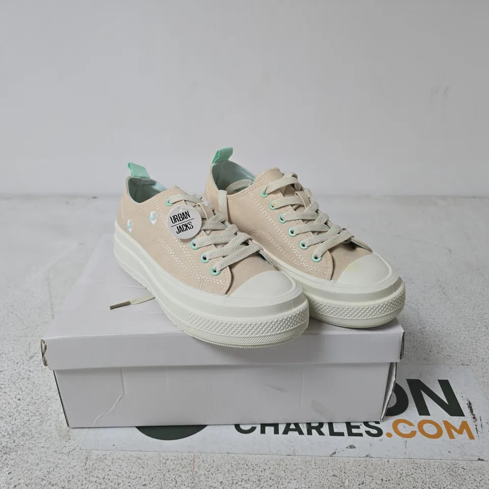 URBAN JACKS BEIGE SNEAKERS – LOW-TOP CANVAS SIZE 4