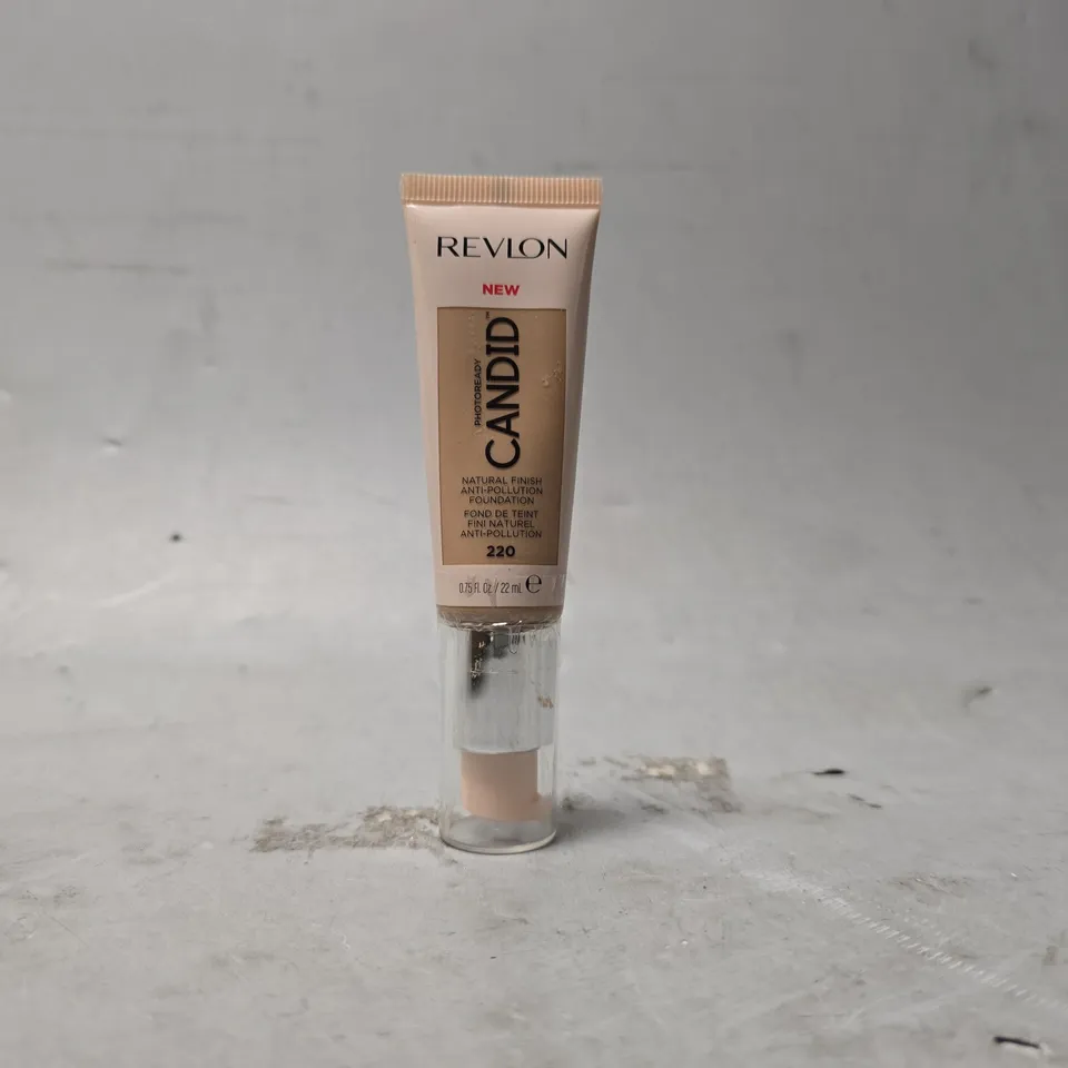 BOX OF APPROXIMATELY 40 REVLON CANDID NATURAL FINISH FOUNDATION 220 