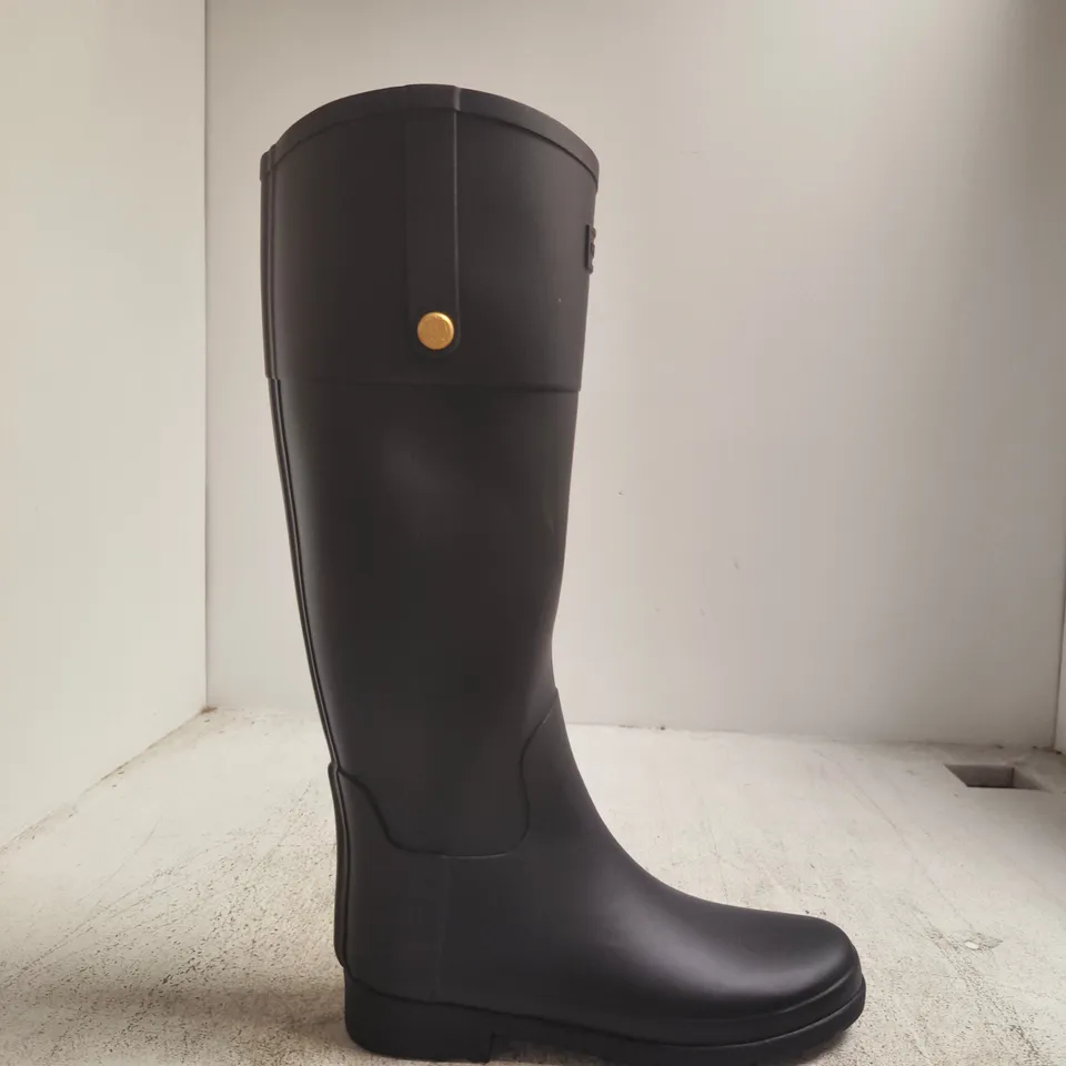 UK 6 HUNTER TALL RAIN BOOT – BLACK