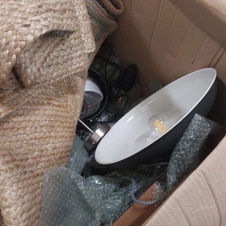 BOX CONTAINING A LARGE ASSORTMENT OF DESIGNER JUTE RUGS AND UNTESTED LAMPS
