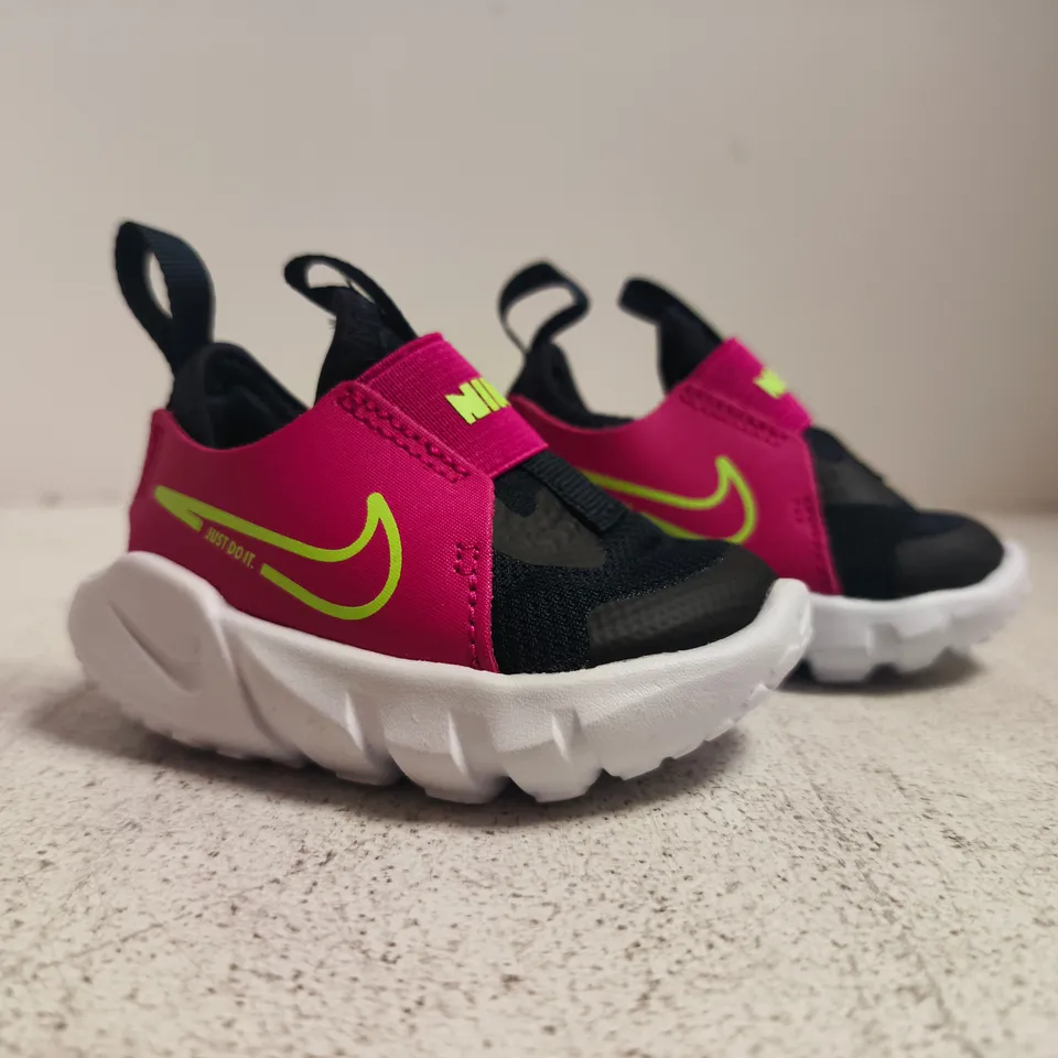 BOXED PAIR OF NIKE FLEX RUNNER 2 INFANT TRAINERS IN OBSIDIAN/RASPBERRY/LIME SIZE UK 1.5