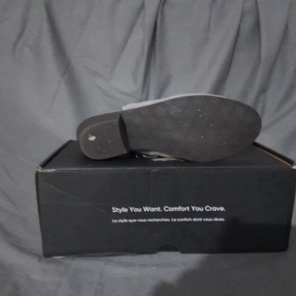 BOXED PAIR OF VIONIC MARISSA ANKLE BOOTS IN CHARCOAL SIZE 5.5 