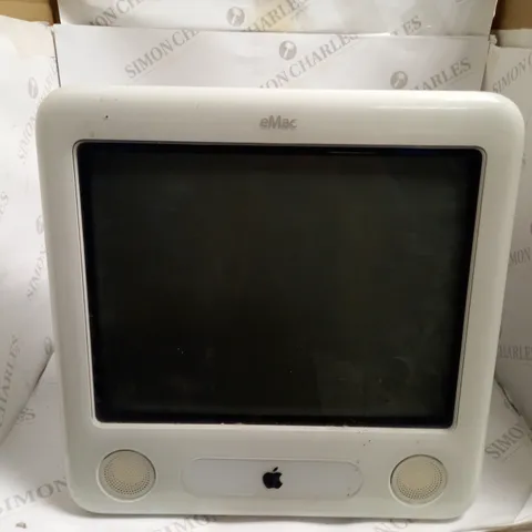 APPLE EMAC A1002 MONITOR - WHITE