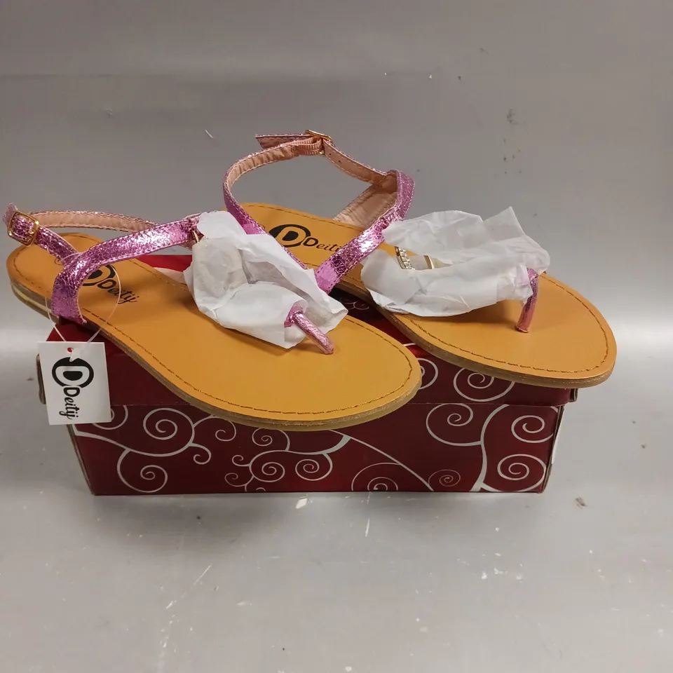 BOXED PAIR OF DEITY SANDLES IN PINK - SIZE 3