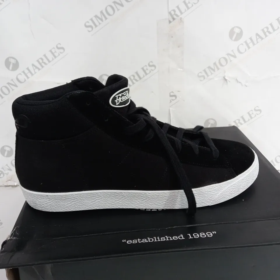 BOXED PAIR OF NO FEAR BLACK SHOES SIZE 11