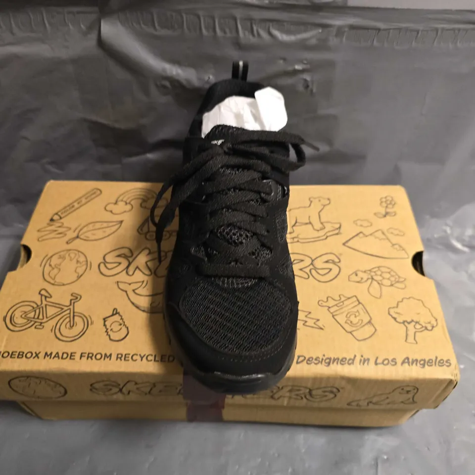 BOXED PAIR OF KIDS SKECHERS TURBO RIDE TRAINERS - UK SIZE 13