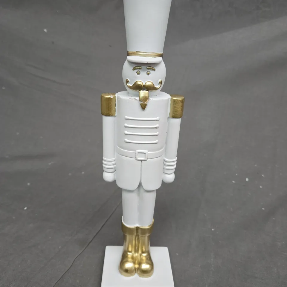 NUTCRACKER SOLDIER IN WHITE/GOLD  RRP £24.99