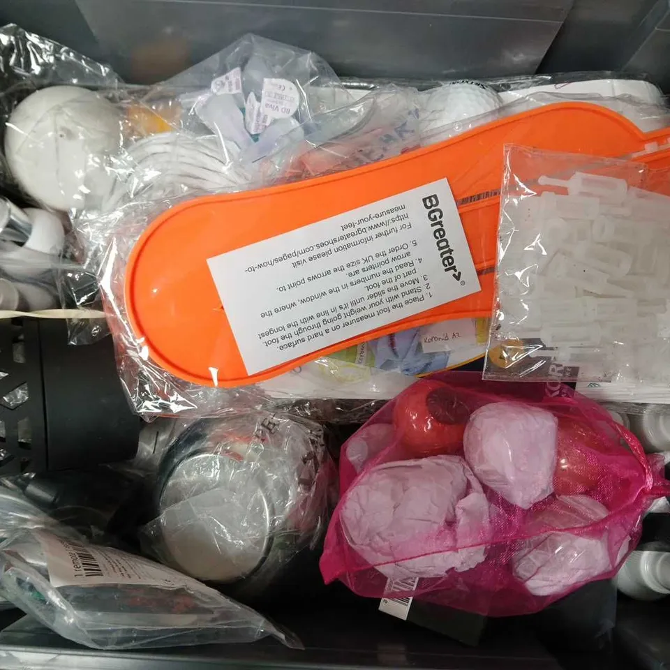 APPROXIMATELY 12 ASSORTED HOUSEHOLD ITEMS TO INCLUDE A5 NOTEBOOK, SEALANT ADHESIVE, STOCK ON LABELS, ETC
