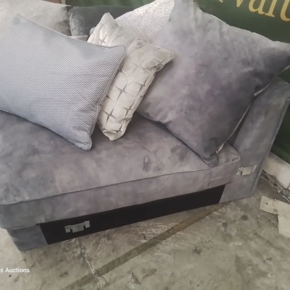 DESIGNER PLUSH GREY FABRIC SECTION & ASSORTED SCATTER CUSHIONS