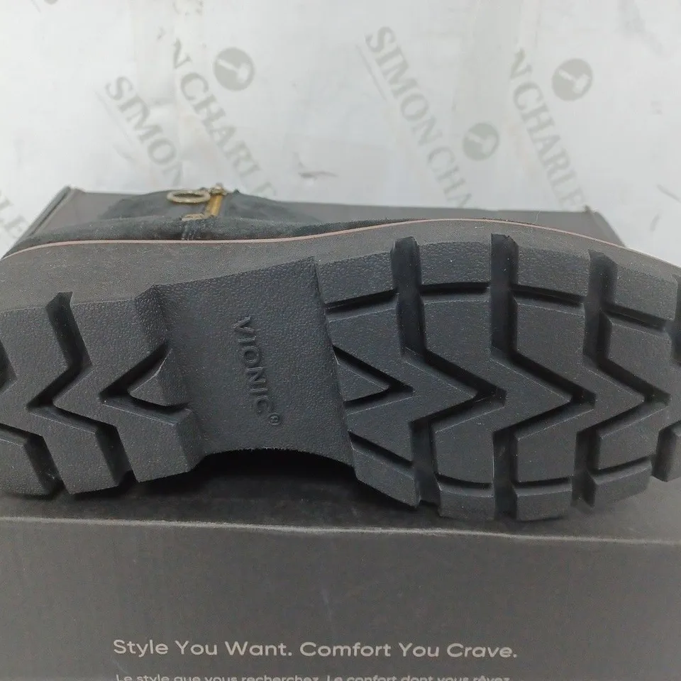 BOXED VIONIC ASTER HAZAL ZIP ANKLE BOOT - SIZE 6.5