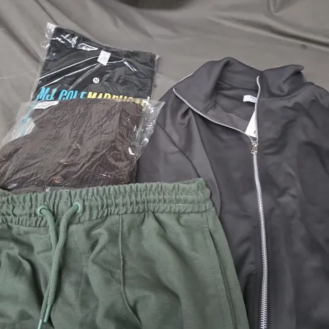 APPROXIMATELY 25 ASSORTED CLOTHING PRODUCTS IN VARIOUS STYLES & SIZES TO INCLUDE JACKETS, T-SHIRTS, DRESSES ETC