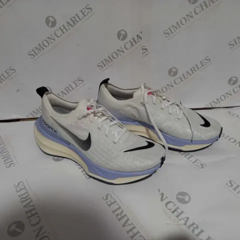 UNBOXED PAIR OF NIKE ZOOMX UK 9 WHITE/BLUE/PINK