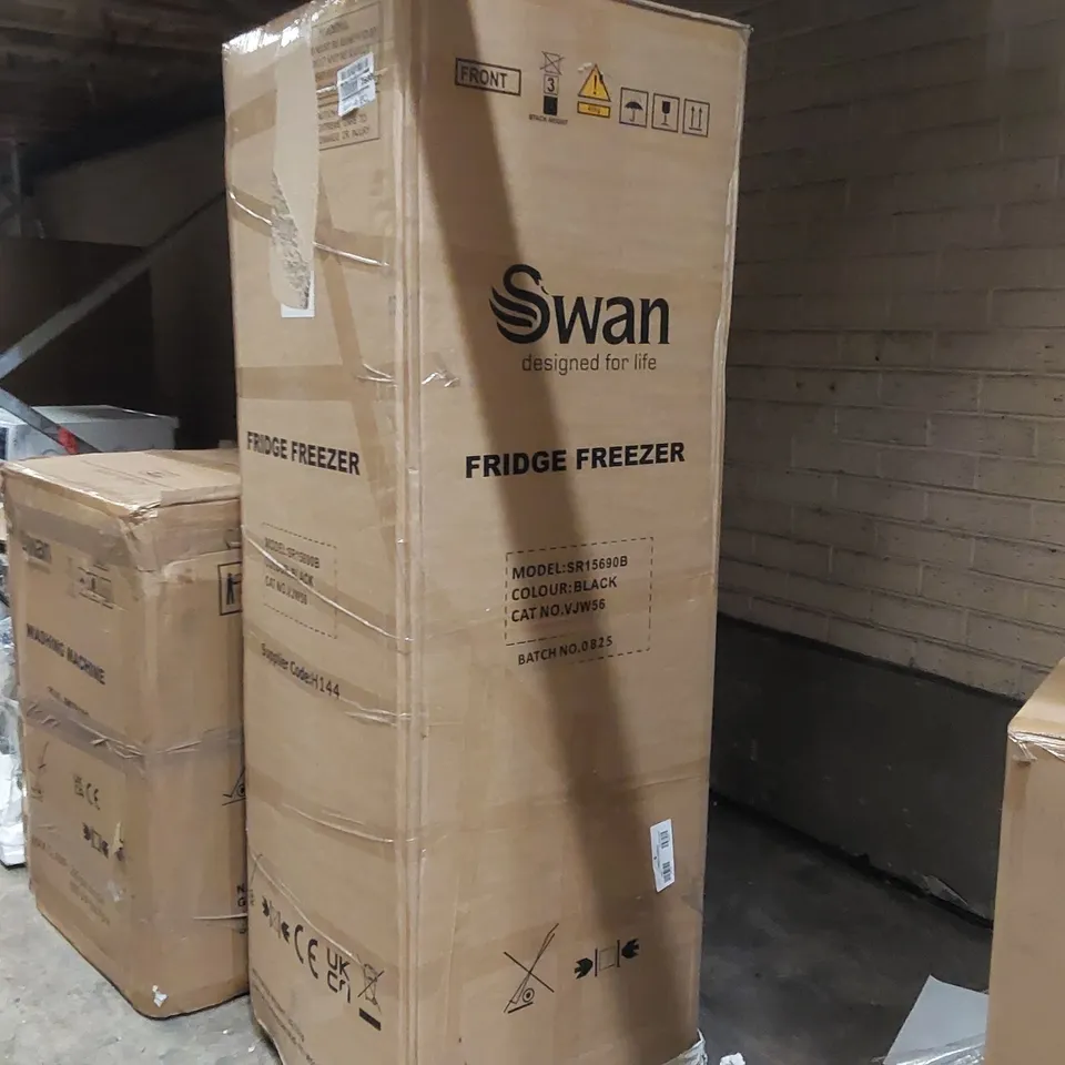BOXED SWAN SR15690B 48CM WIDE, 50/50 SPLIT FRIDGE FREEZER - BLACK
