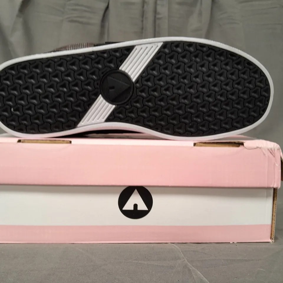 BOX OF APPROXIMATELY 10 BOXED PAIRS OF AIR WALK TRAINERS IN BLACK/PLAID/WHITE - VARIOUS SIZES