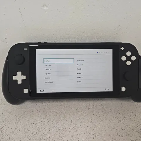 UNBOXED NINTENDO SWITCH LITE HANDHELD GAMING CONSOLE IN BLACK WITH ATTACHED CONTROLLER SUPPORT