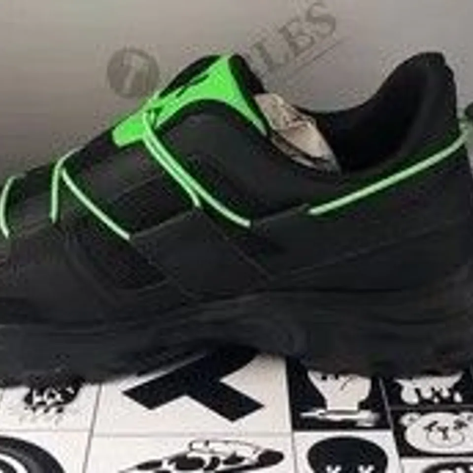 BRAND NEW BOXED PAIR OF KOI ROMAINE GREEN MEN'S VECTOR TRAINERS SIZE 12