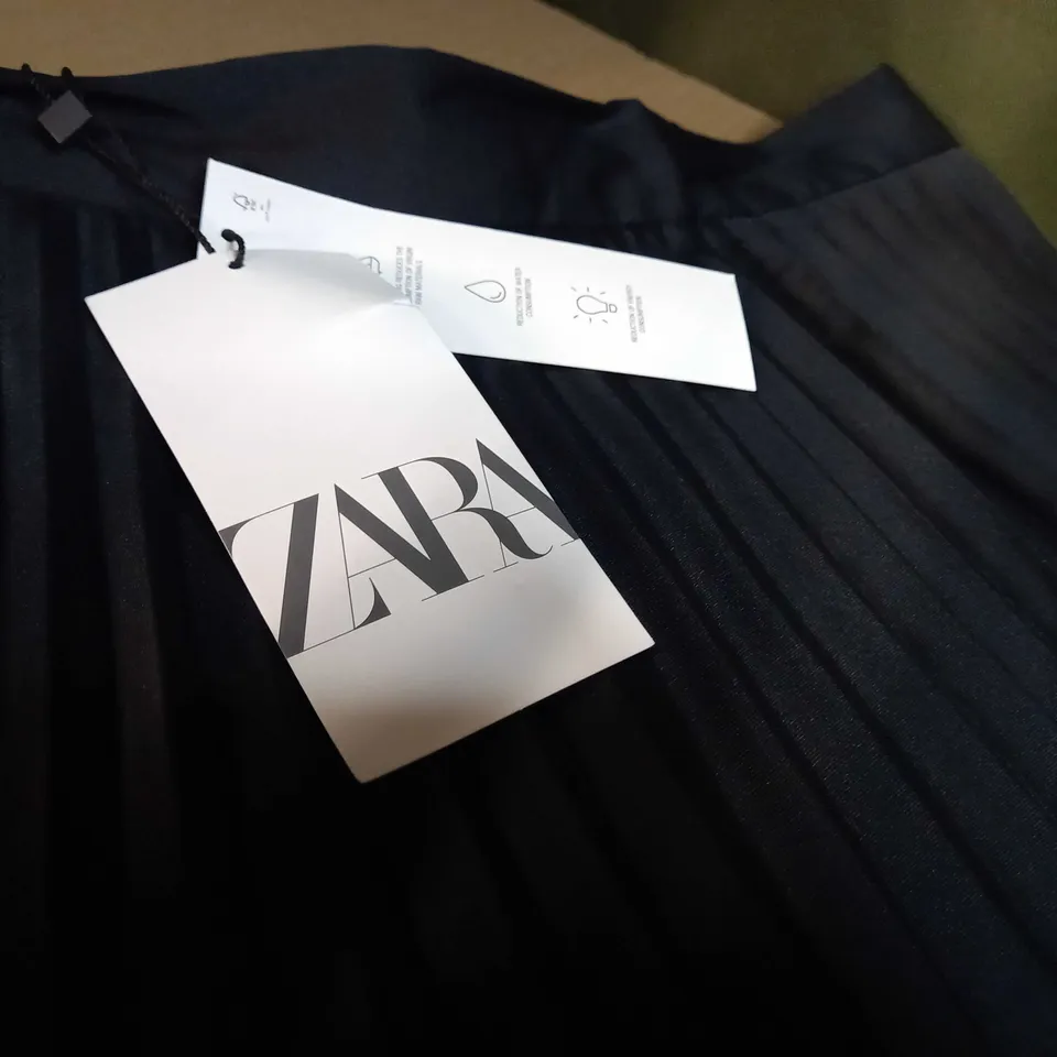 ZARA BLACK PLEATED SATIN SKIRT - XS
