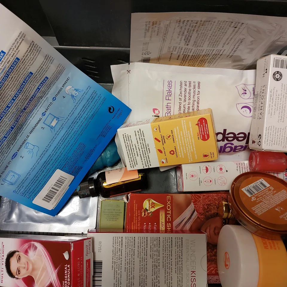 BOX OF APPROX 20 COSMETIC ITEMS TO INCLUDE DERMOL EMOLLIENT CREAM, LASH OUT LASHES AND LASH OUT SELF TANNING MOUSSE