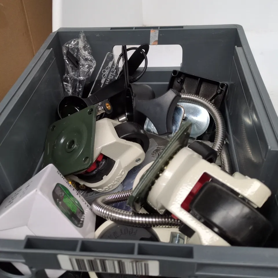 TOTE OF APPROXIMATELY 15 ASSORTED ITEMS TO INCLUDE BOMATA FOOT THERMOMETER, SOCKET TESTER, ADVANTA PELLET BANDER, YPO RULERS ETC