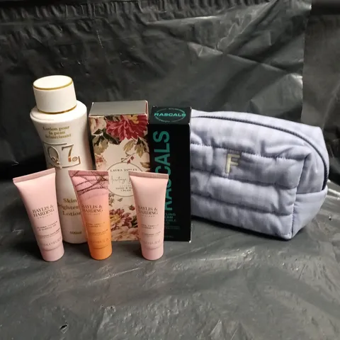 APPROXIMATEY 20 ASSORTED HEALTH AND BEAUTY PRODUCTS TO INCLUDE - LAURA ASHLEY HAND & NAIL CREAM - BAYLIS & HARDING HAND CREAM AND RASCALS STYLING CREAM