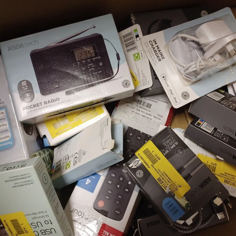 APPROXIMATELY 20 ASSORTED TECH PRODUCTS TO INCLUDE GAMING HEADSET, HDTV INDOOR AERIAL, DVD PLAYER 