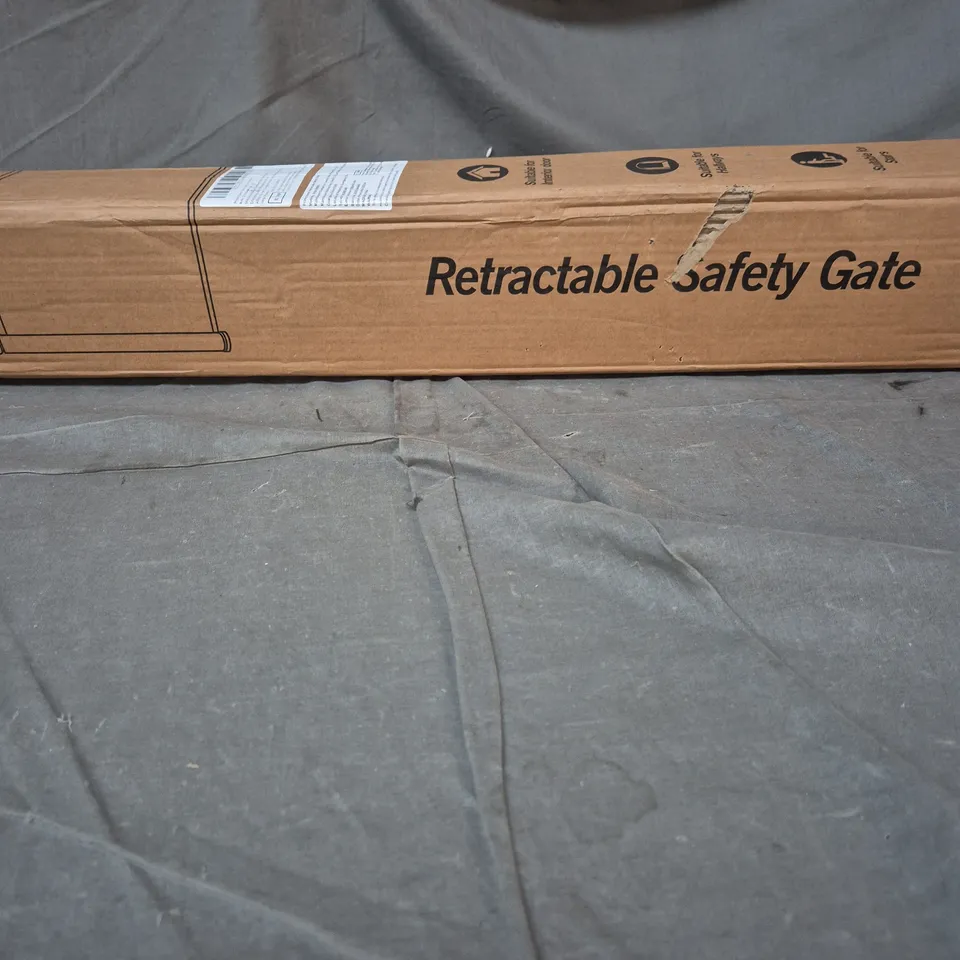RETRACTABLE SAFETY GATE – INTERIOR USE, SUITABLE FOR DOORS, HALLWAYS AND STAIRS