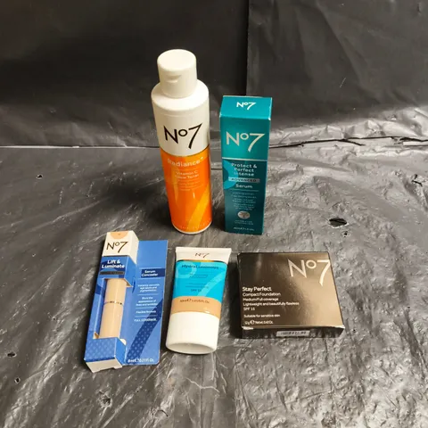 N07 LOT OF 5 ASSORTED COSMETIC PRODUCTS TO INCLUDE - PROTECT & PERFECT SERUM - STAY PERFECT COMPACT FOUNDATION - LIFT & LUMINATE SERUM CONCEALER - ETC