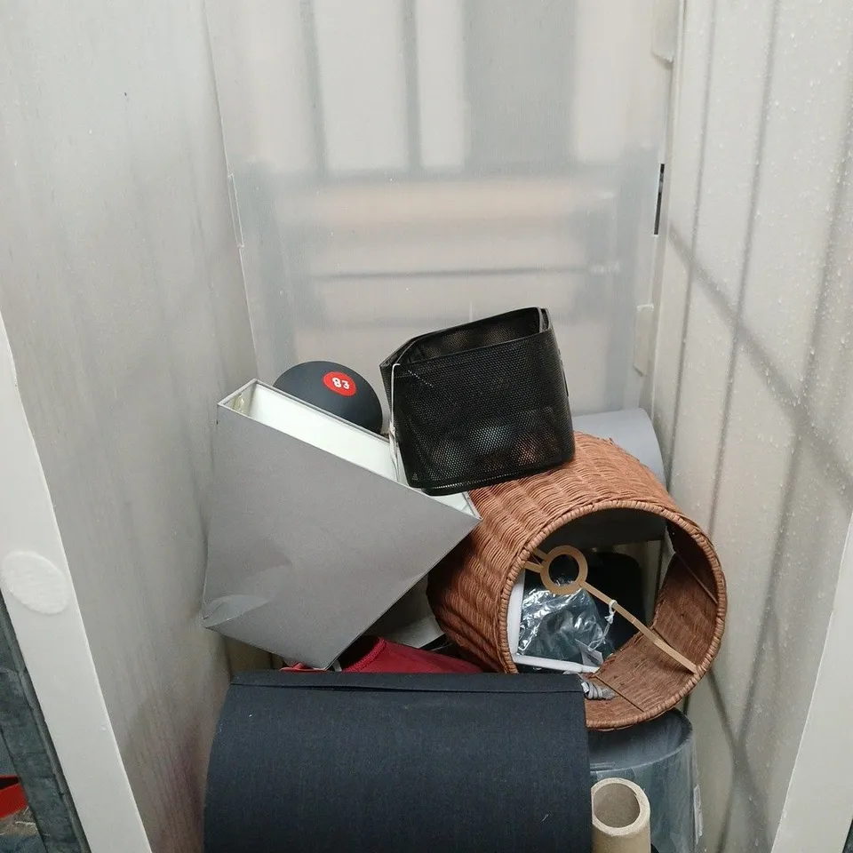 CAGE OF APPROXIMATELY 15 ASSORTED ITEMS TO INCLUDE LAMP SHADES ETC