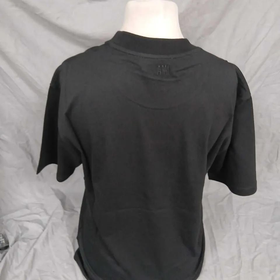 AMI ALEXANDRE MATTIUSSI BLACK T-SHIRT WITH RED HEART LOGO, SIZE S