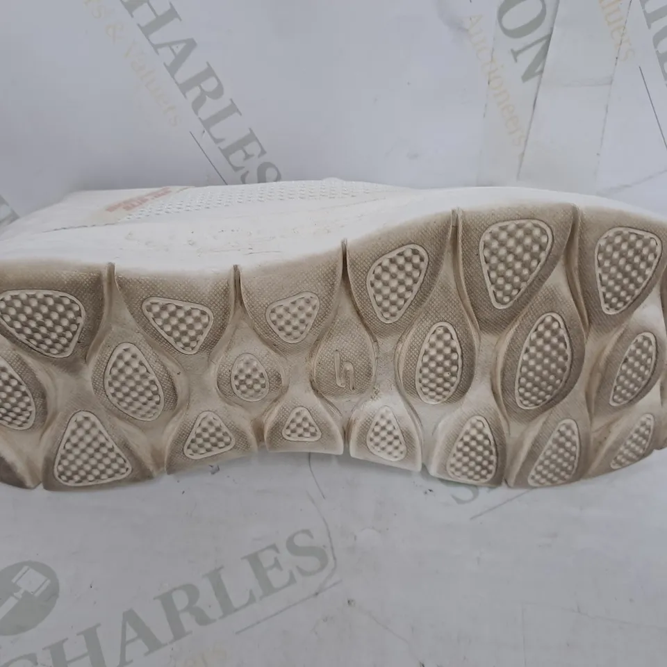 SKETCHERS GO WALK SLIP-IN IN WHITE - UK 8