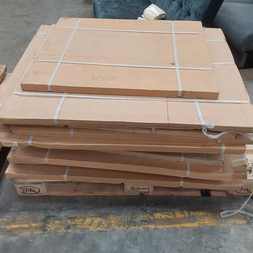 PALLET OF ASSORTED KITCHEN SPLASHBACKS - SIZES, BRANDS AND COLOURS MAY VARY