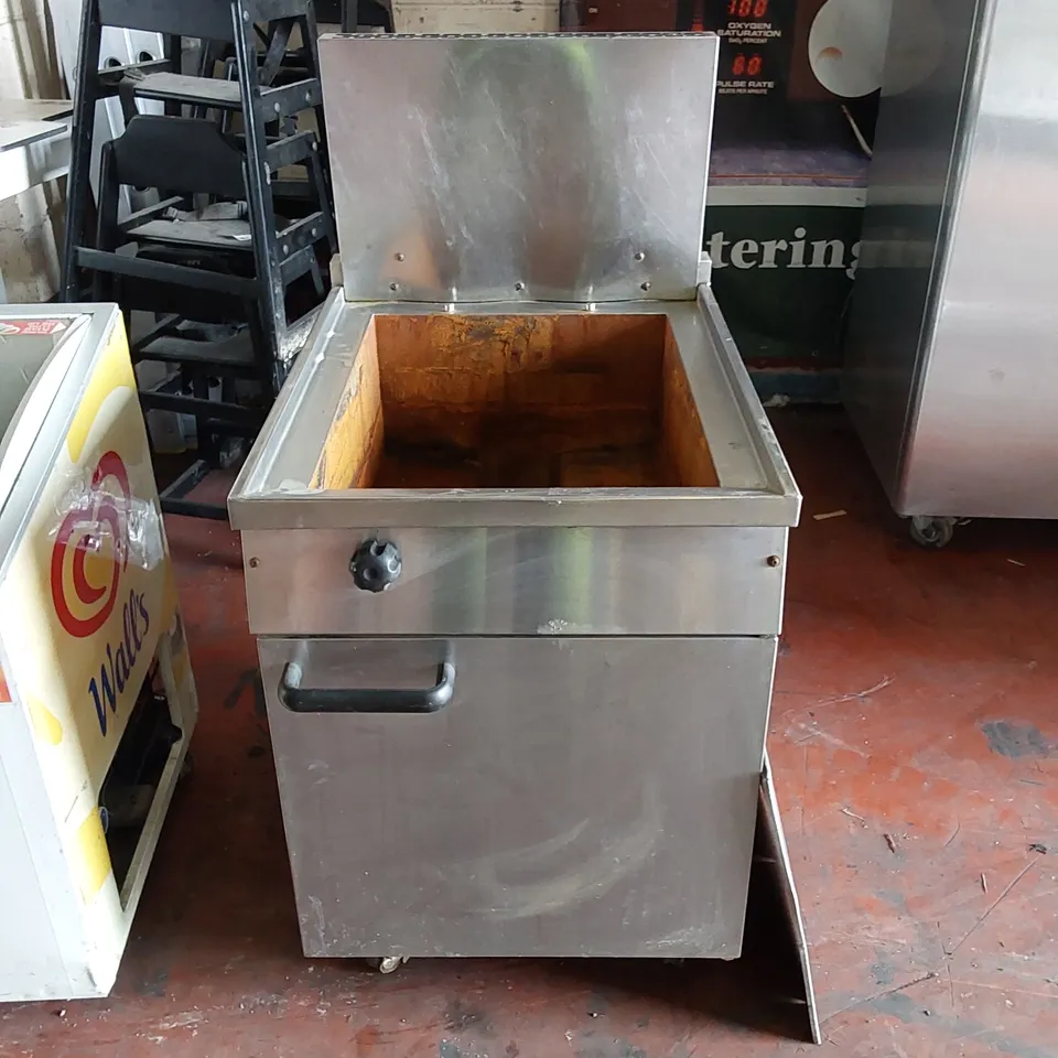 COMMERCIAL WINTERHALTER GAS FRYER 