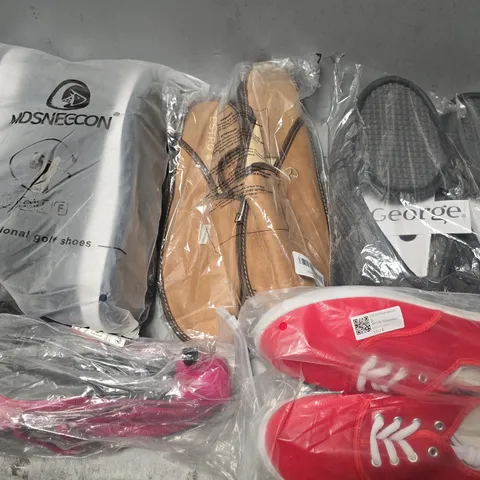 APPROXIMATELY 15 ASSORTED PAIRS OF SHOES AND FOOTWEAR ITEMS IN VARIOUS STYLES AND SIZES TO INCLUDE GEORGE, MDSNECCON, ESTRO, ETC - COLLECTION ONLY