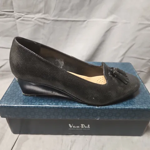 BOXED VAN-DAL ANDERSON BLACK REPTILE PRINT / PATENT LEATHER LOAFERS β UK 5, D