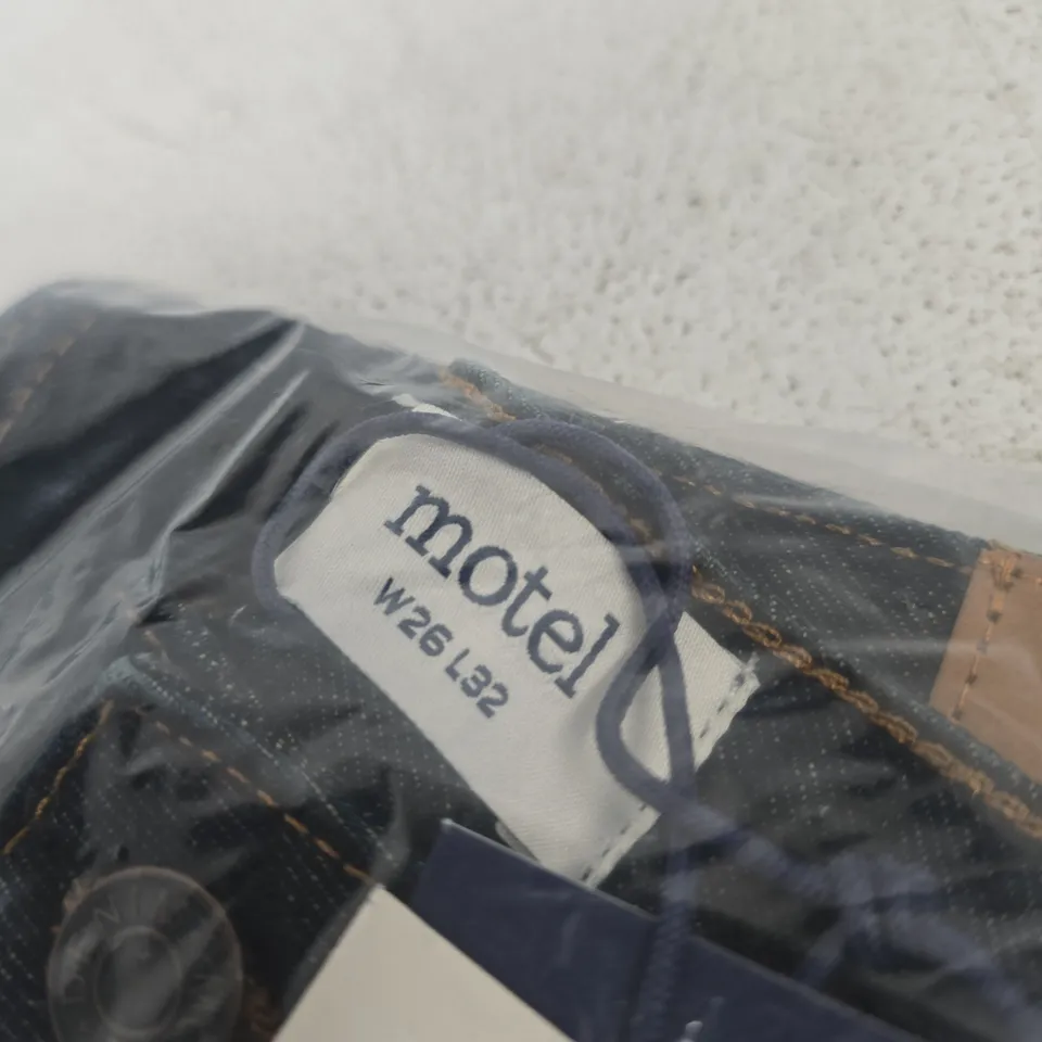 Motel Low Rise Parallel Indigo Jeans, W26 L32 (UK 8) – Brand New in Pack