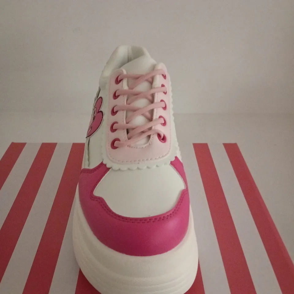 BOXED PAIR OF KETNIPZ X KOI LOVEABLE ANTICS TRAINERS - PINK - US SIZE 8