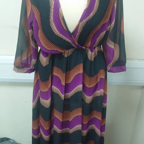 CASPICHE V NECK PLEATED MAXI DRESS IN MULTI - 44