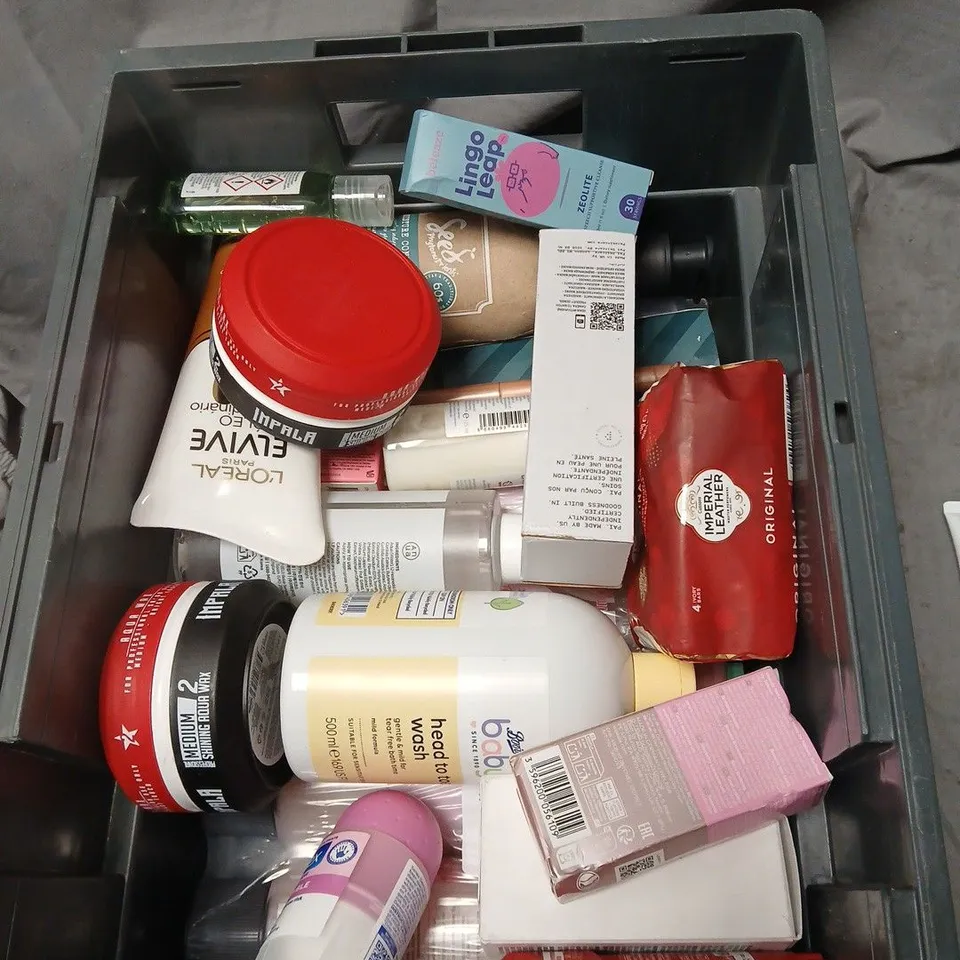 APPROXIMATELY 30 ITEMS OF HEALTH & BEAUTY ASSORTMENT – HAIR CARE & SKINCARE ITEMS (L’ORÉAL ELVIVE, KP EXFOLIATING LOTION, IMPALA WAX).