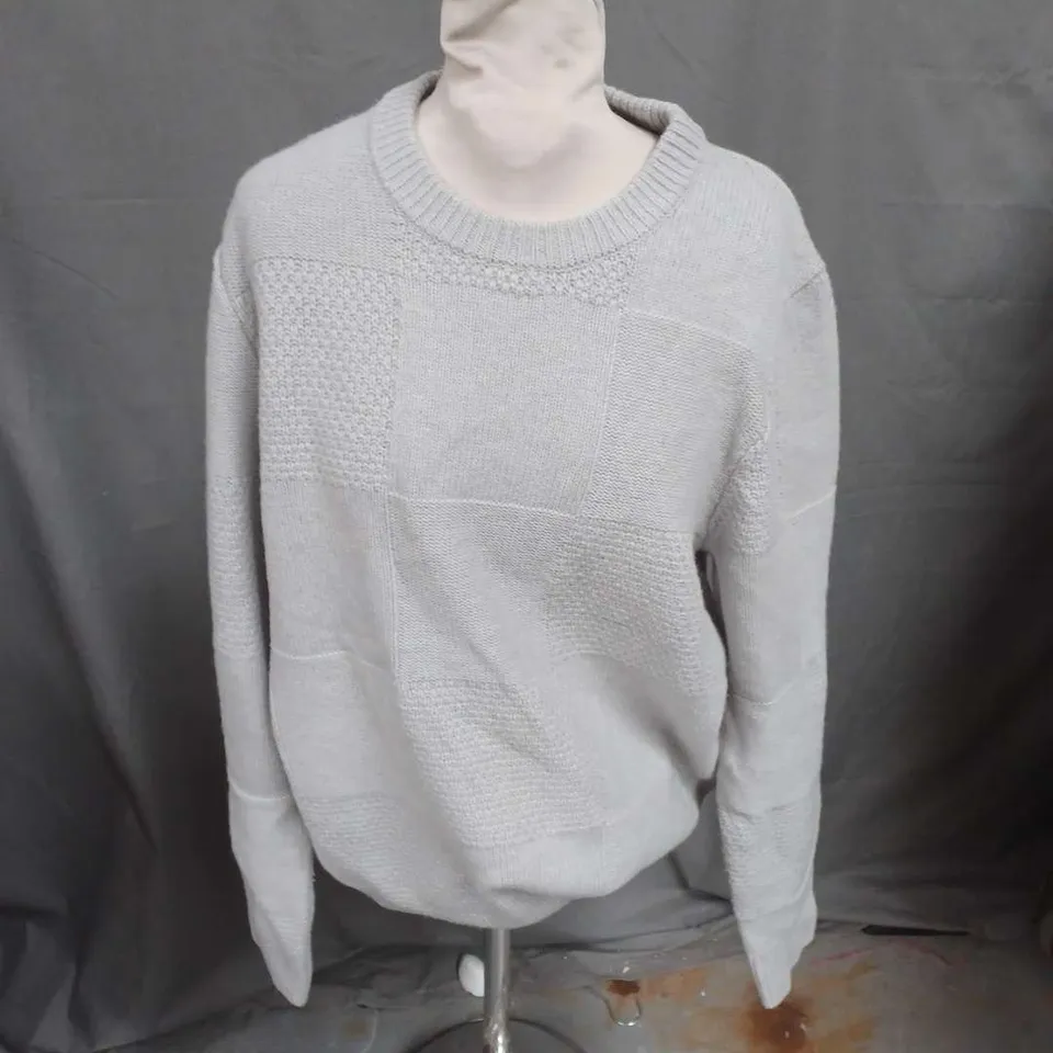 KIN KNIT SWEATER IN ICE GREY SIZE L