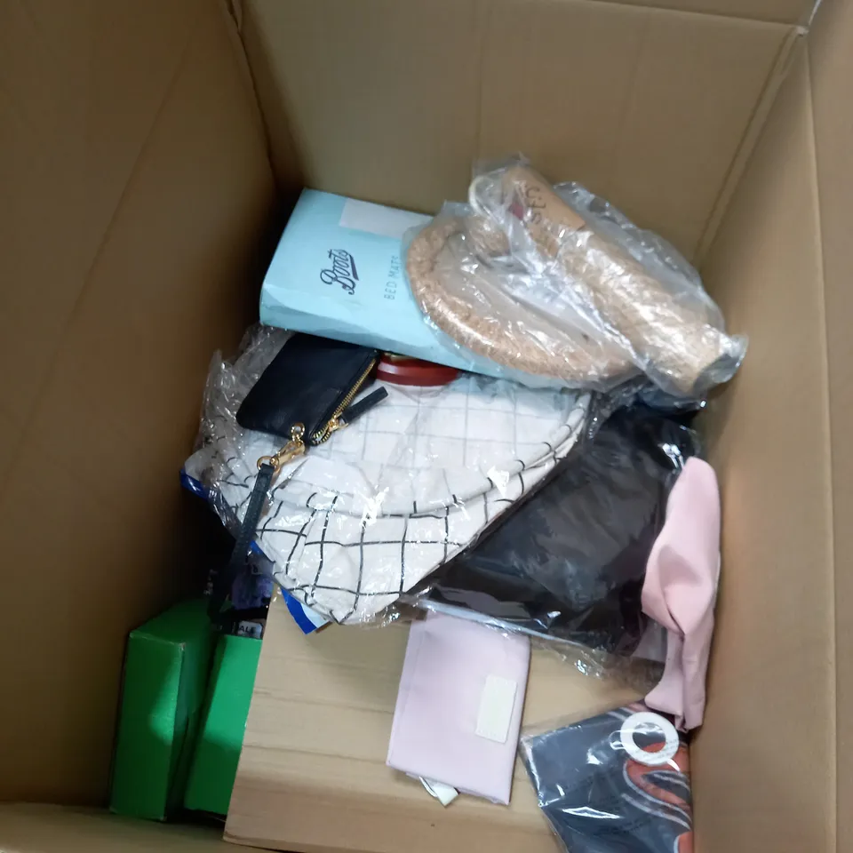 BOX OF APPROXIMATELY 20 ITEMS TO INCLUDE MATRESS PAD, SMOKE ALARM, RESMED ETC